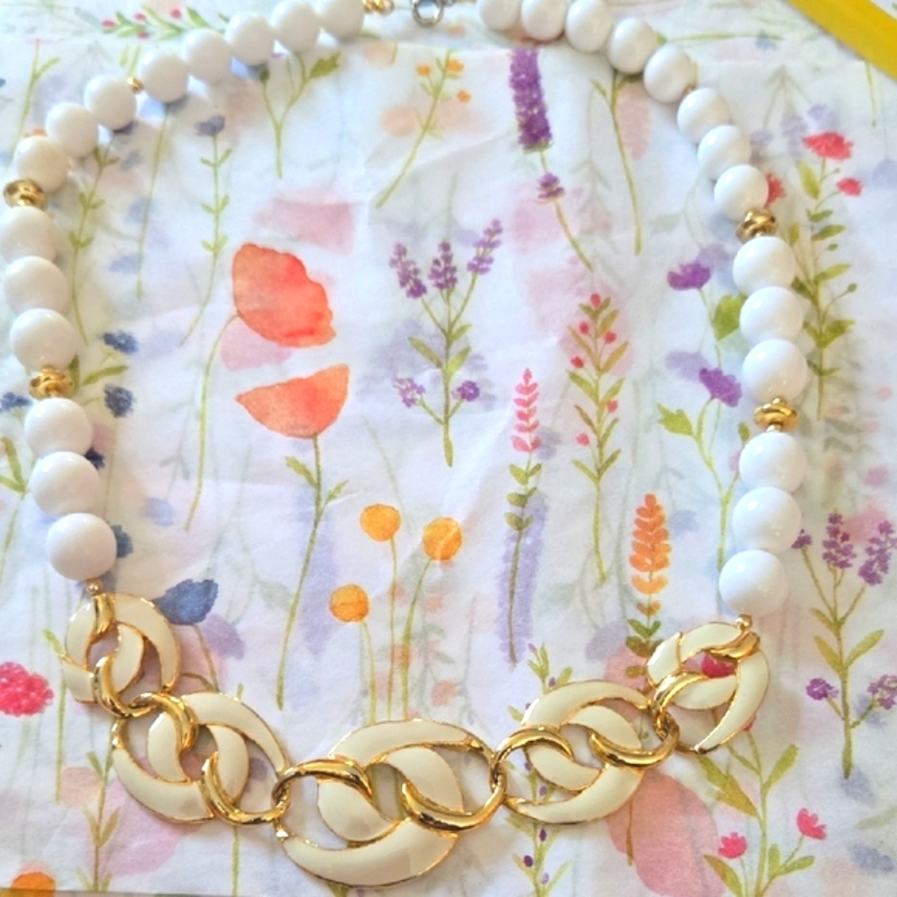Vintage TRIFARI Elegant White and Gold Necklace Estate Sale Jewelry Find Pretty